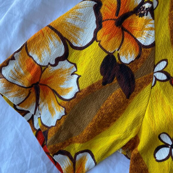VINTAGE Royal Hawaiian Shirt - Picture 3 of 4